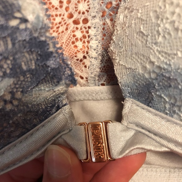 vs pink bra 🤍 - Picture 2 of 3
